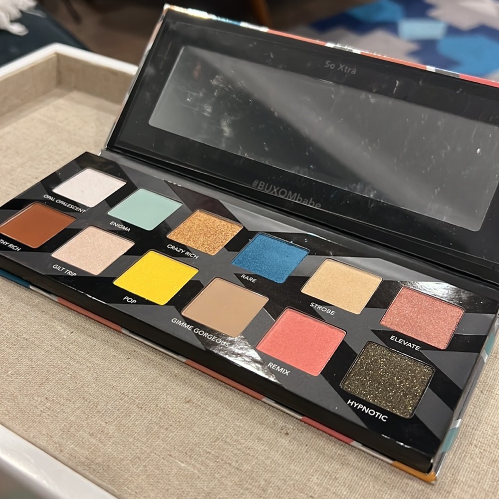 Buxom Xtrovert Eye Shadow Palette New
